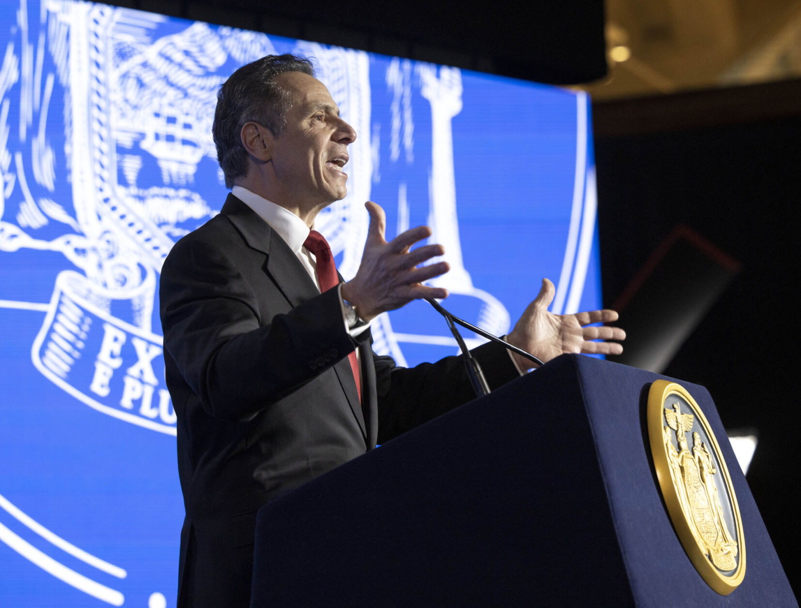 Cuomo focuses on infrastructure projects